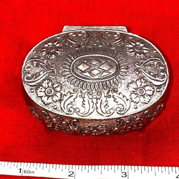 Small trinket felt lined box with a made in Japan mark but without makers mark - Picture 2 of 7